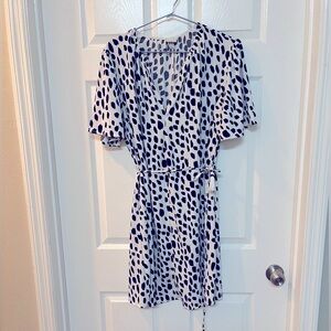 A New Day Women’s Dress
Size: XL
Black and White Spots